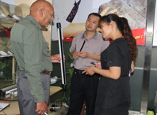 2008年7月6日，荷蘭客商來公司考察，就變頻紅外探測器雙方達成合作協議！